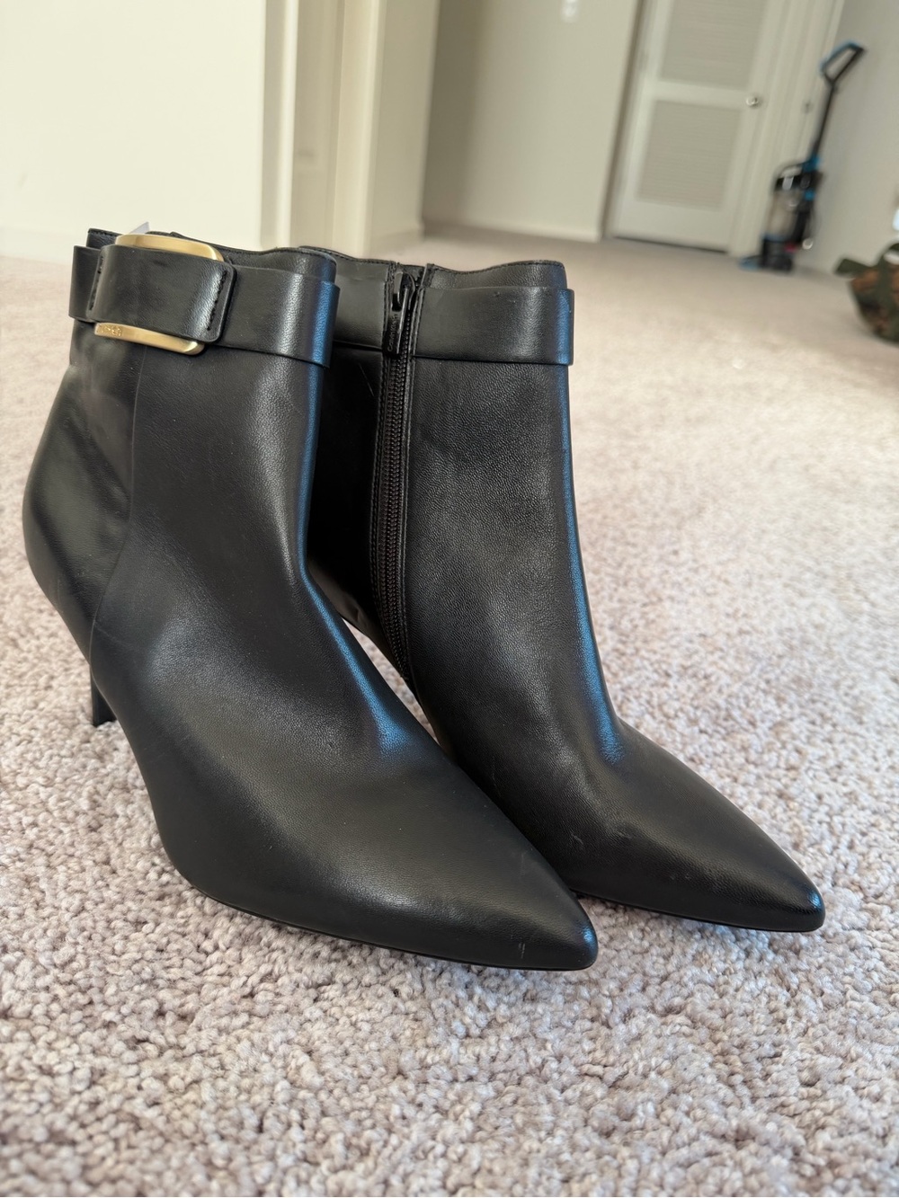 Calvin Klein Georgene Black Leather Pointed Toe Ankle Boots Size 8.5⁠